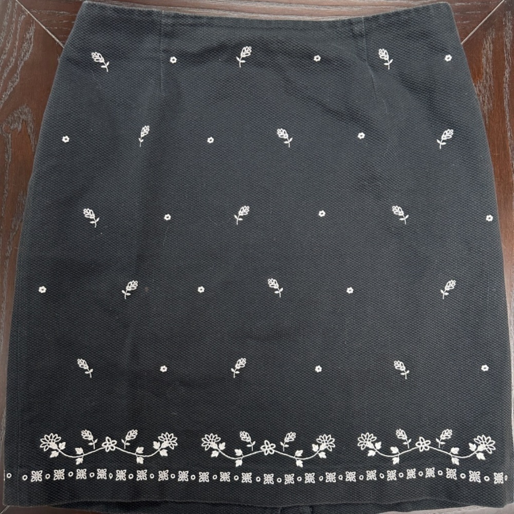 *TALBOTS* Black x White Floral Skirt Size 12